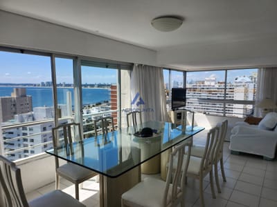 Amplio apartamento de 3 dormitorios ubicado en peninsula