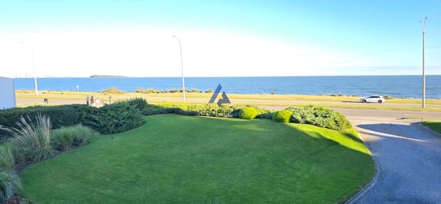 Apartamento 3 dormitorios frente al mar en venta Punta del Este