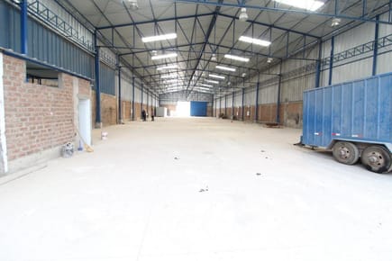 Se Alquila Moderno Local Industrial o Almacen de 1500 m²