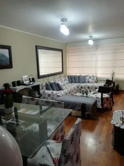 Oportunidad de Venta, Casa de Tres Pisos en Zona Tranquila en El Rimac!