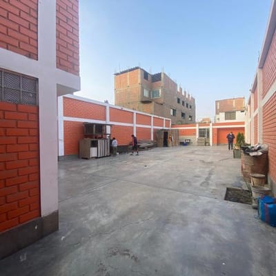 Venta de Local en Av. 09 de Setiembre en Ate de 236m2
