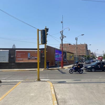 Venta de Terreno Comercial esquina Av.Primavera y Av. San Luis de 2,290m2