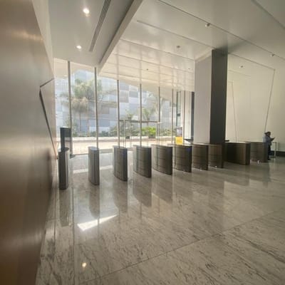 Ocasión Oficina en Venta Golf Los Incas - Camacho - Frente Wong de 1,185m2
