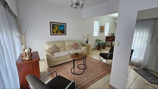 CASAS EN PRADO – IDEAL INVERSIÓN O RENTA DOBLE  Excelente ubicación, próxima a Hotel del Prado y con acceso a todos los servicios.