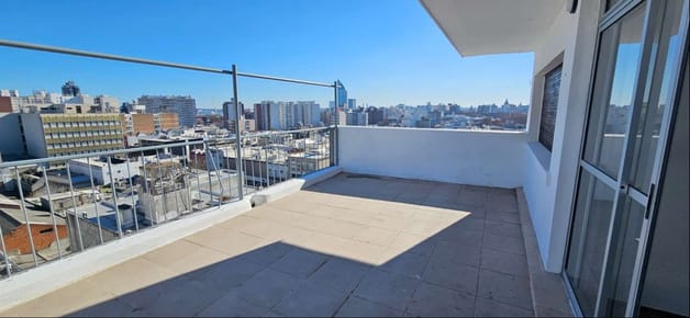 Alquiler de pent house,  amplia terraza con preciosa vista, 2 dormitorios y servicio completo, losa radiante.