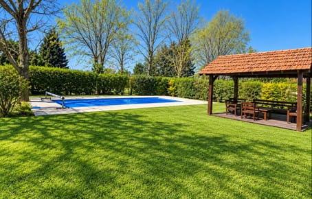 Alquiler casa con  muebles en La Tahona- Barrio Privado, 3 dormitorios y servicio, escritorio, sauna  y piscina climatizada