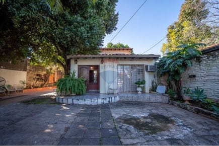 Vendo Casa de Dos Plantas en Lambare, Barrio Santa Lucia 
