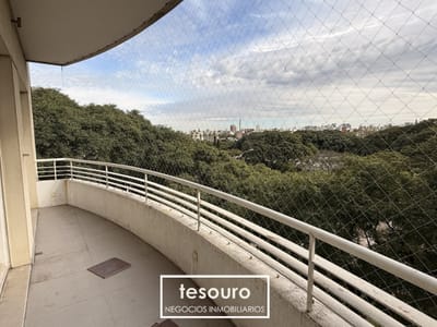 Venta de apartamento 3 Dormitorios y servicio en Parque Rodo