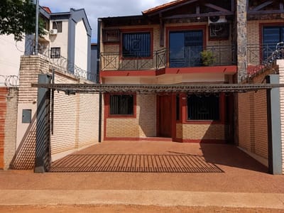 ALQUILO AMPLIO DUPLEX DE 3 DORMITORIOS 