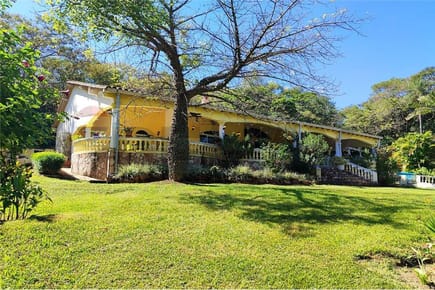 Vendo Propiedad de 15 hectáreas con 2 casas en Caacupe 