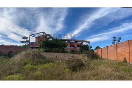 Terreno de 2.424 m2 totalmente amurallado. San Bernardino