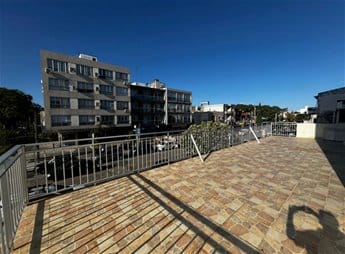 Venta De Apartamento Malvin 2 Dormitorios 2 Baños Garaje, Gran Terraza. Vista Al Mar
