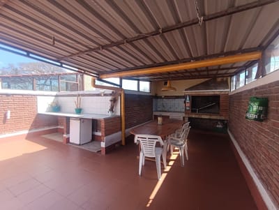 Dufort y Alvarez esq. Berro, muy buena ubicación, gran terraza con parrillero. Garaje varios autos.