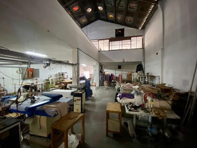 Padrón único, vivienda u oficinas + deposito. Gran potencial.