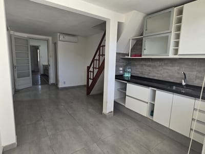 Casa de altos, muy actualizada, con amplios desahogos, para entrar a vivir!