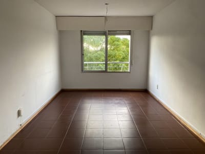 Excelente apartamento, muy bien ubicado.