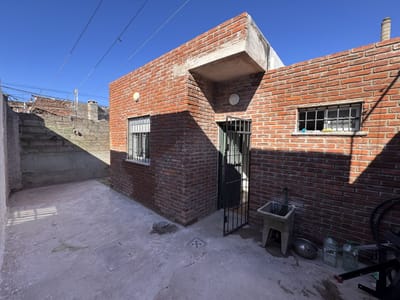 Excelente casa, solida construccion, my buenas comodiades.