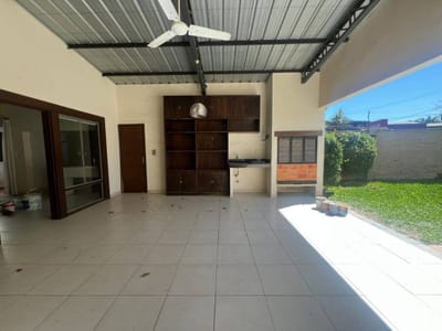 Destacada propiedad: Casa Pareada de 3 habitaciones, toda en PB en Barrio Sta