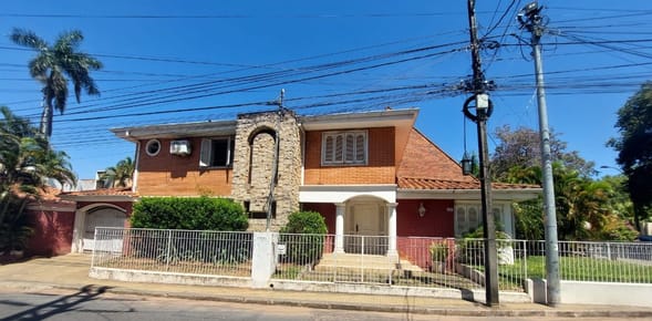 Vendo Casa en Esquina – Villa Morra, Asunción