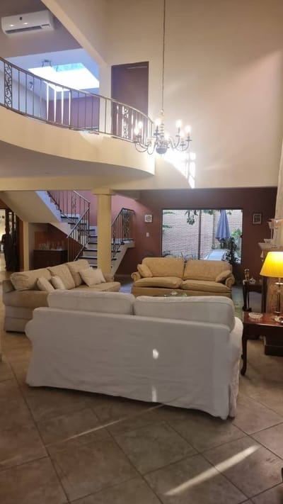 Venta de Exclusiva Quinta/Residencia en el Corazón de Areguá