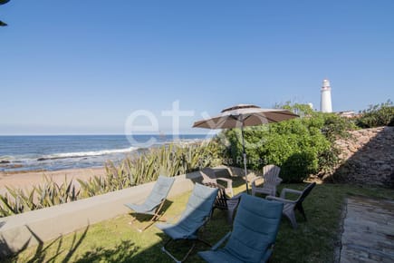 Casa en Venta Frente al Mar en La Paloma