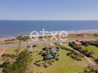 Casa en Venta Enorme Terreno Frente Playa Bella Vista