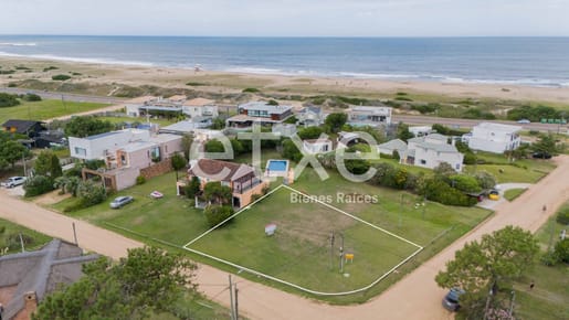 Venta Terreno Esquinero Playa Montoya