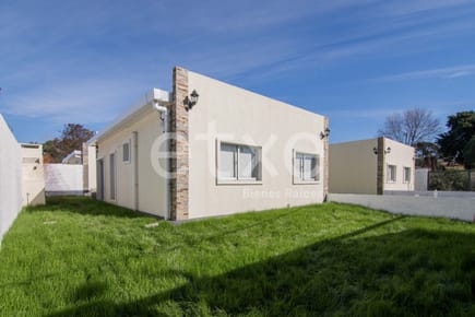 Venta de Casa con jardín grande en Solymar Gardens