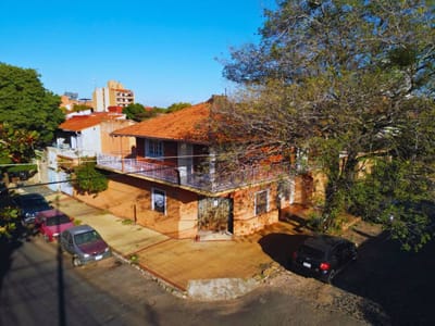 Casa en esquina en Bo Bernardino Caballero