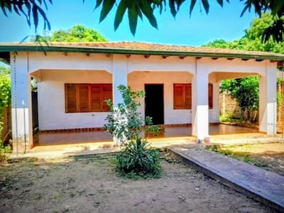 Vendo amplia casa en San Lorenzo, a cuadras del centro, zona Calleí