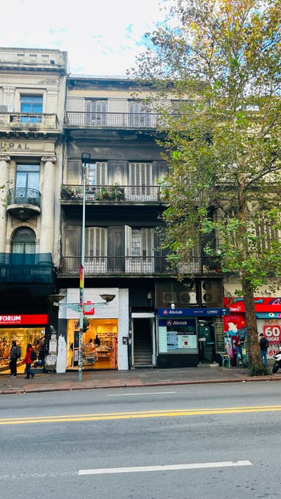 Edificio Tres Plantas Avenida 18 de Julio