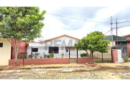 CASA EN VENTA LAMBARE A PASOS DEL CENTURY PLAZA