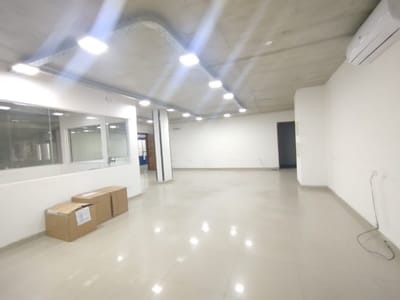 ALQUILO OFICINA DE 120 M2 EN VILLA MORRA