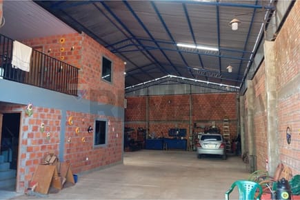 Vendo Tinglado en Limpio TINGLADO CON OFICINA Y VIVIENDA EN LIMPIO