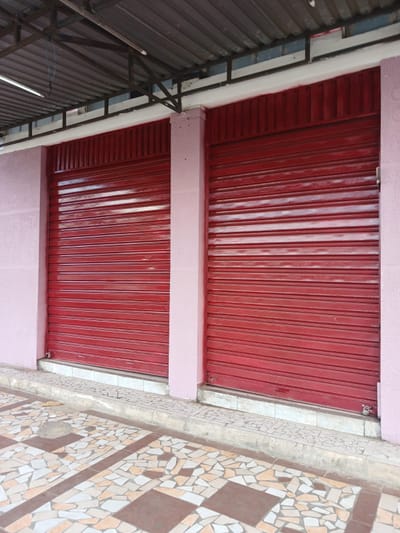 En alquiler Locales comerciales sobre avenida