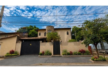 VENDO HERMOSA Y AMPLIA CASA EN LAMBARE