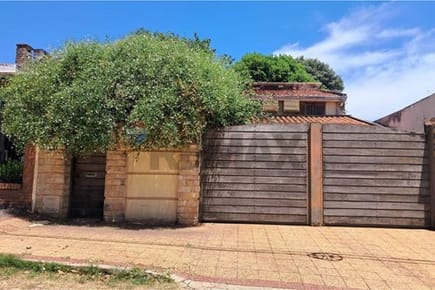 Vendo casa de 4 Dormitórios con Piscina en Asunción Barrio Virgen del Huerto