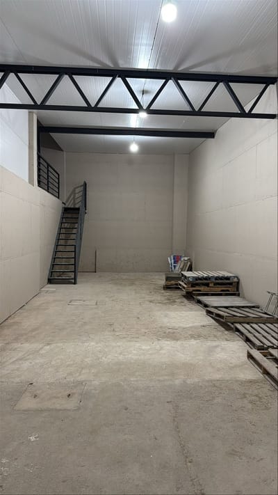 Depósito en el centro de Colón. a metros de Av. Garzón.