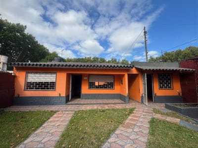 Dos casas en mismo padrón en Colón.