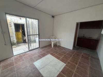 Apartamento monoambiente en alquiler en Colón a dos cuadras de Av. Garzón.