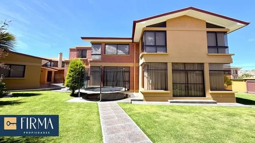 CASA EN VENTA EN ACHUMANI - CONDOMINIO CERRADO