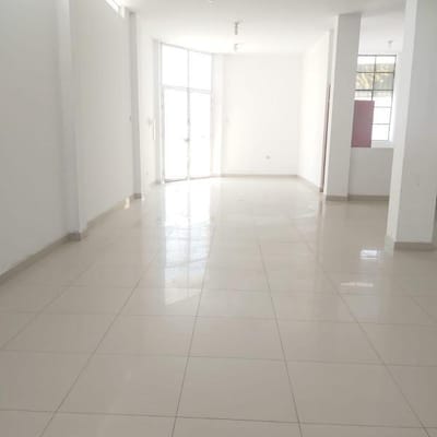 Alquilo local comercial en esquina La Victoria