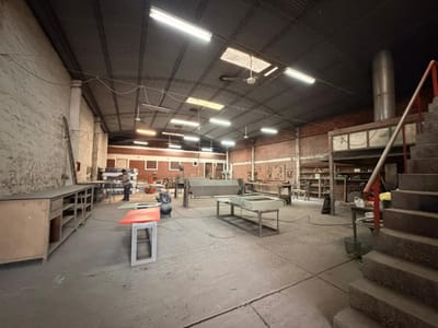 ALQUILO- PROPIEDAD COMERCIAL EN LAMBARE
