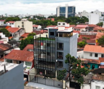 Edificio Comercial de 5 Niveles en Venta - Zona Norte