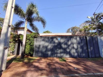 Vendo Amplia Casa en Lambaré 