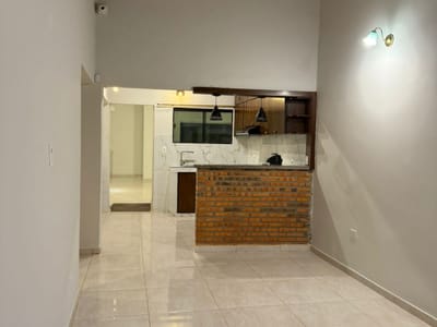 ALQUILO CASA EN SAN LORENZO CON PISCINA Y QUINCHO