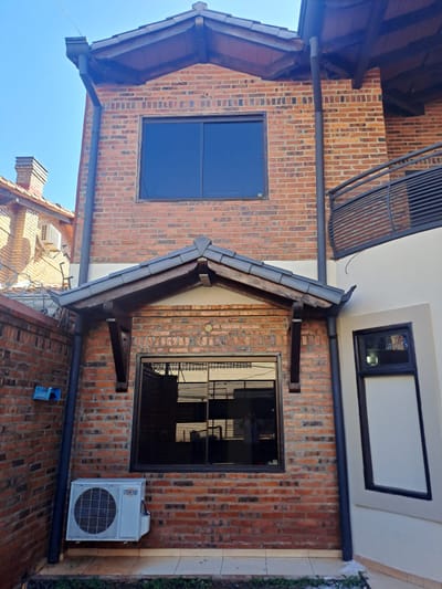 ALQUILO HERMOSA CASA DE CUATRO DORMITORIOS EN LUQUE