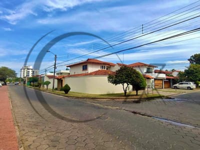 CASA EN VENTA DE 4 DORMITORIOS – ZONA NORTE | 77343558