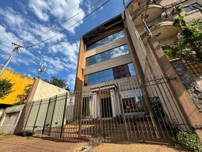 EN VENTA  EDIFICIO EN BARRIO PETIROSSI DE ASUNCION