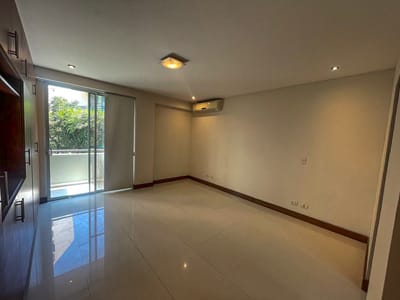 Amplio departamento en Alquiler - Zona Oeste